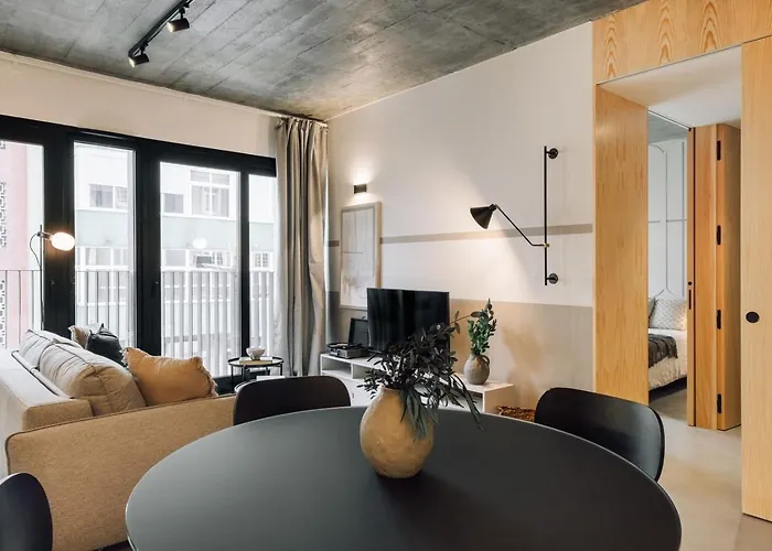 Azenhas - 1 Bedroom And Parking In Santo Antonio Lissabon
