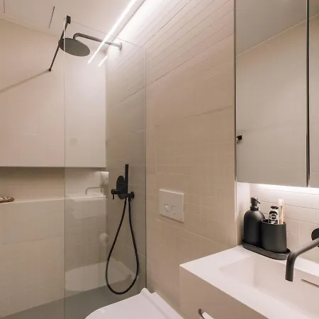 Azenhas - 1 Bedroom And Parking In Santo Antonio * Lisboa