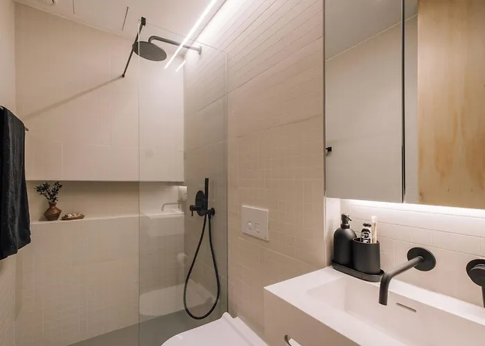 Azenhas - 1 Bedroom And Parking In Santo Antonio * Lisboa